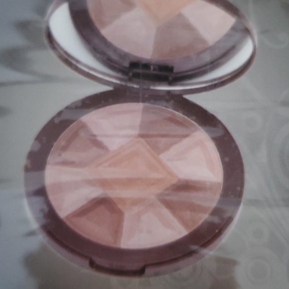 Sun-kissed ✨ bronzing compact will add brush - Picture 3 of 3